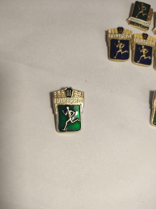 Продам СССР значки