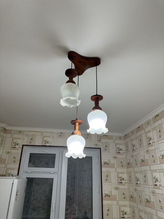 Продаются люстры