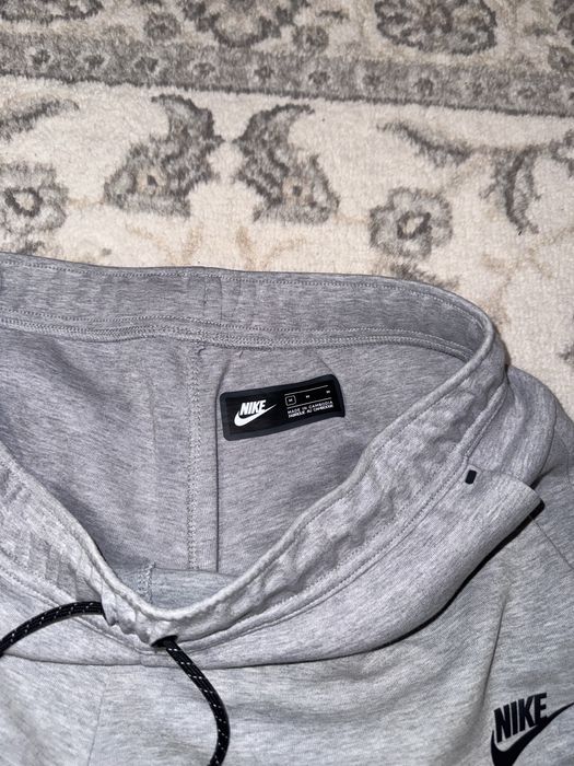 Pantaloni Nike tech Gri Scurti