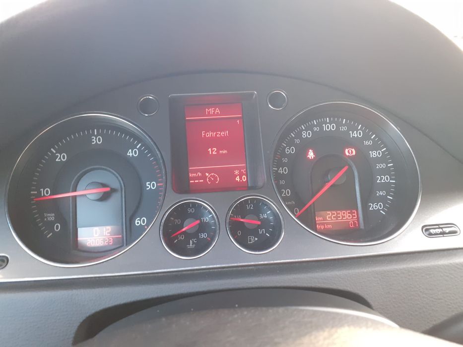 Vând Volkswagen Passat