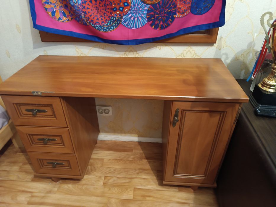 Продам спальный гарнитур
