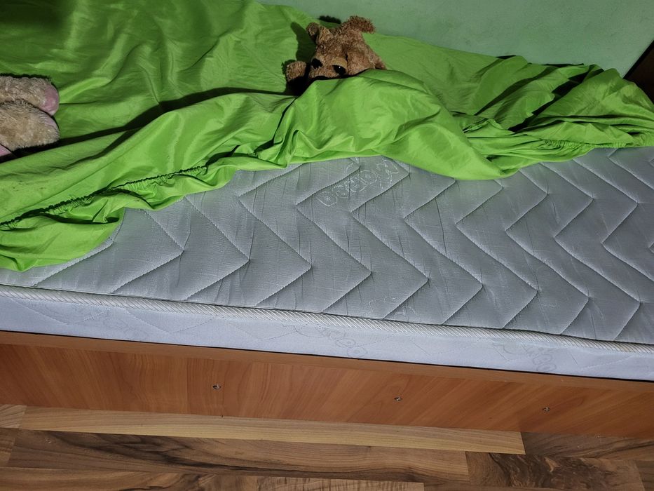 Двуетажни легла с матраците