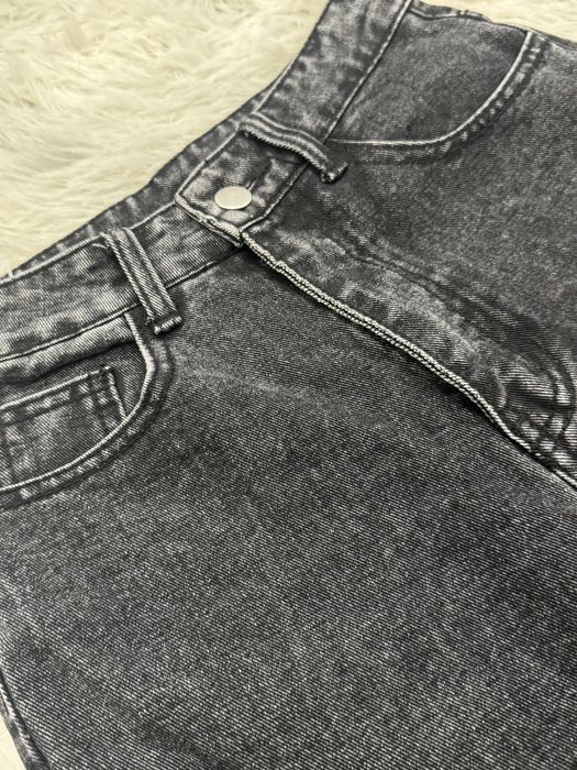 Джинсы прямого кроя