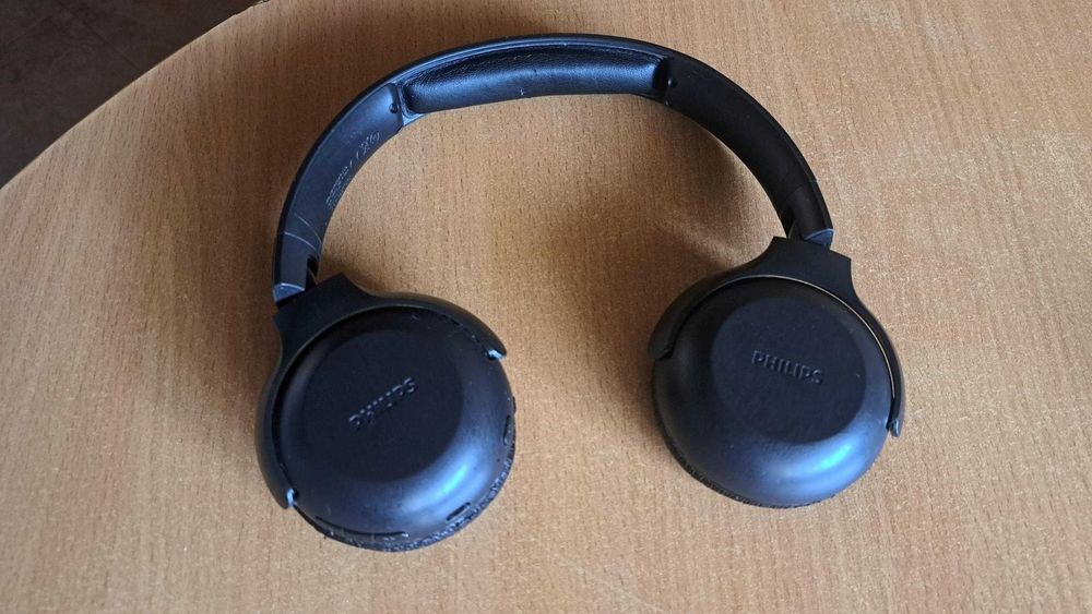 Безжични слушалки Philips TAUH202BK/00 с повреда