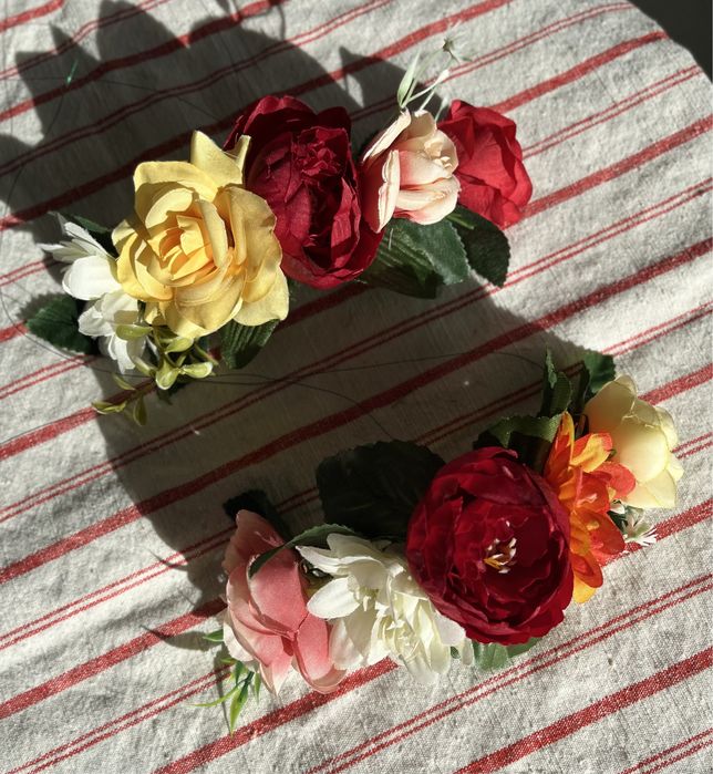 Венче с цветя за носия