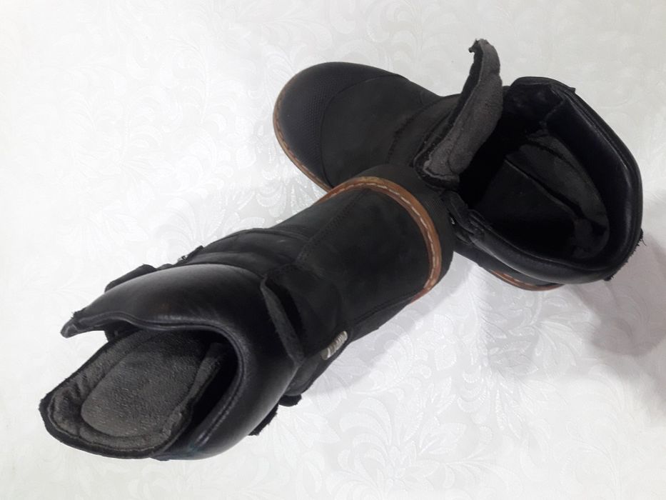 Продам детские ботинки
