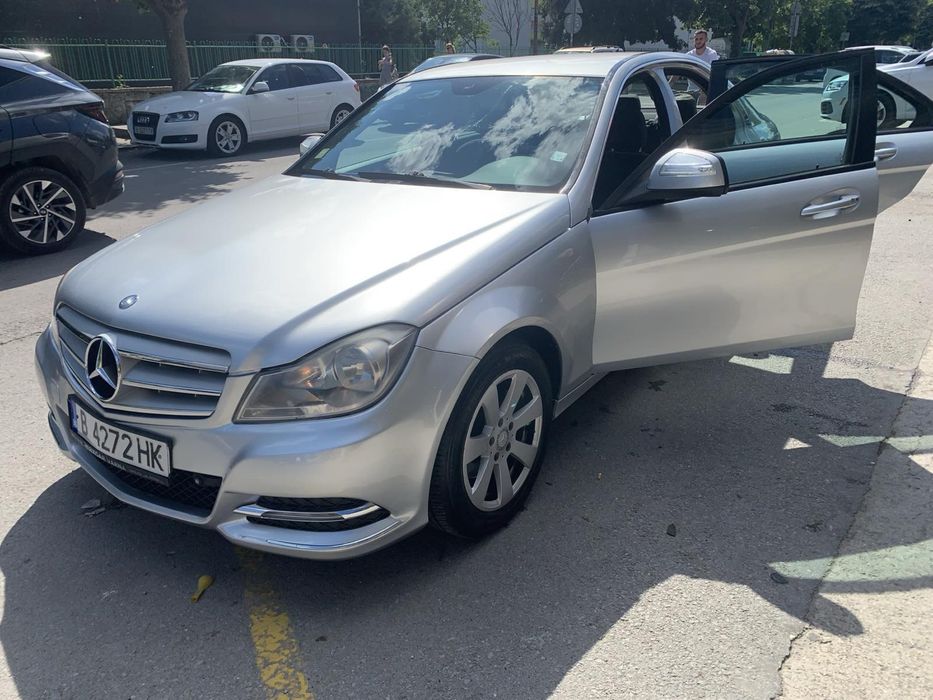 Мерцедес 220 С дизел автомат