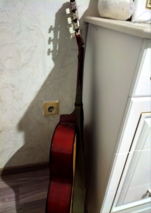 Гитара без чехла