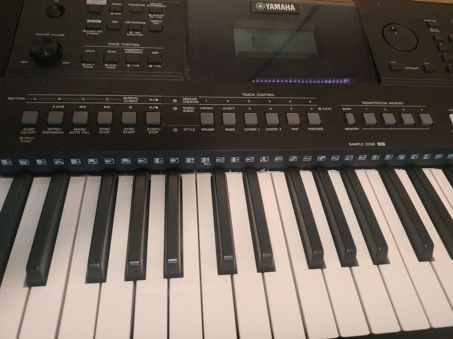 Orgă Yamaha Psr E463 + husa piele și STATIV