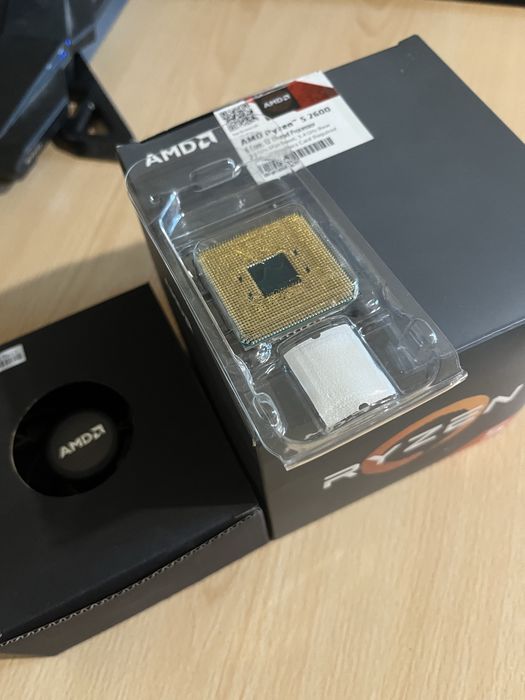 AMD Ryzen 5 2600 (6c/12t, 3.9GHz, AM4) - пълен комплект с охладител