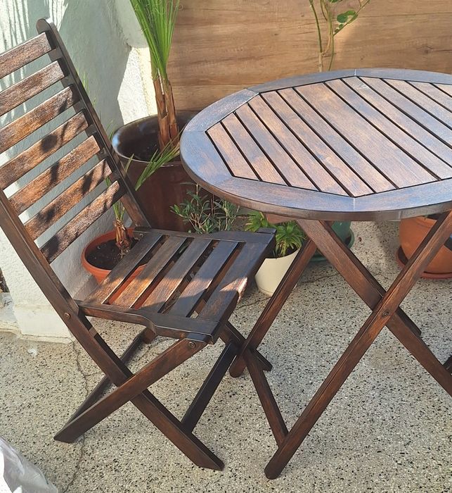 Маса и два стола за тераса