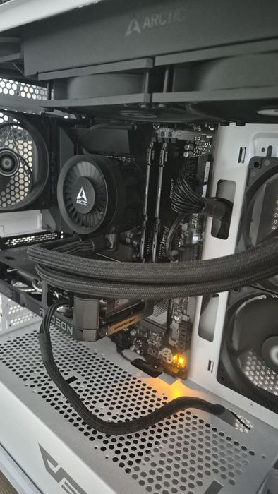 Pc i5 14600kf rx 9060xt 16gb