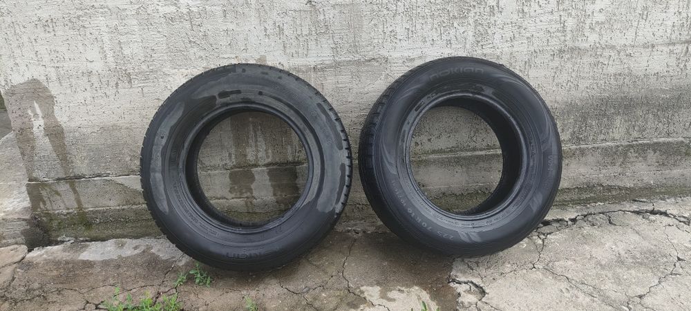 Продам 2 всесезонные шины