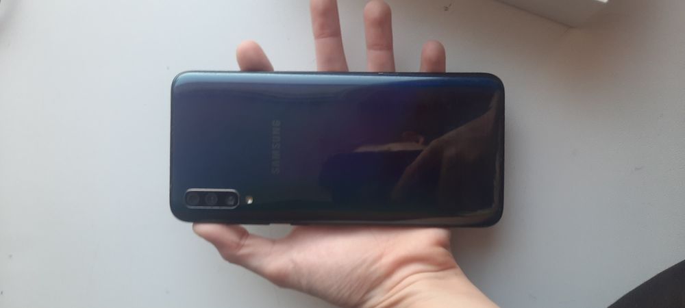 Продам Самсунг а70