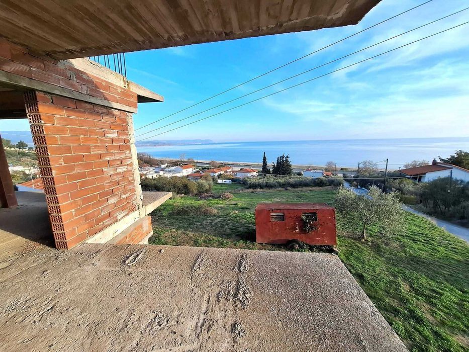 Продава 2 ет строеж 210 м2 с двор 300 м2 в Акти Неон Кердилион, Гърция