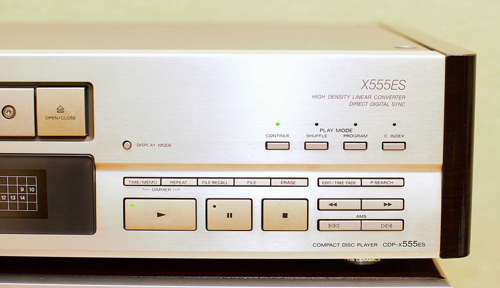 Проигрыватель компакт дисков CD Sony CDP-X555ES