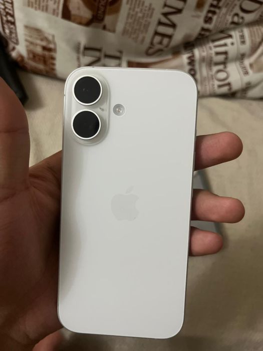 Apple iPhone 16