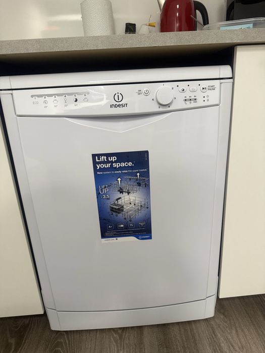 Съдимиялна машина Indesit