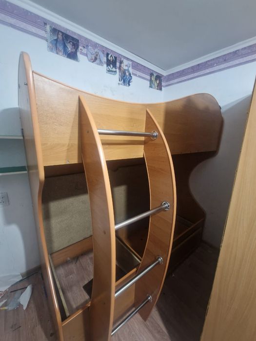 Двухъярусная кровать без матраса