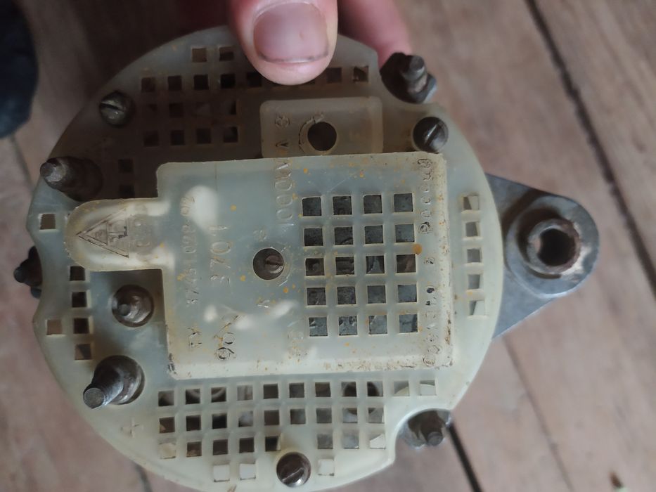 Generator sotiladi 28W