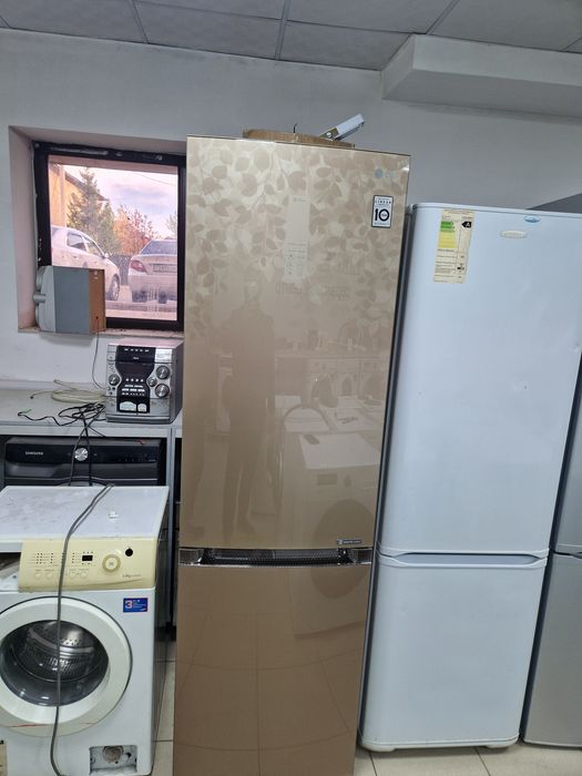 Продам холодильник с гарантией