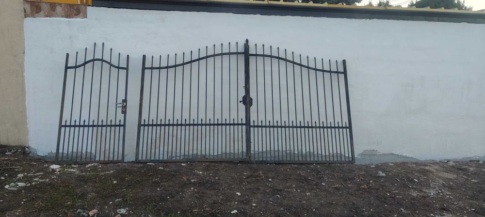 Дворна порта малка и голяма