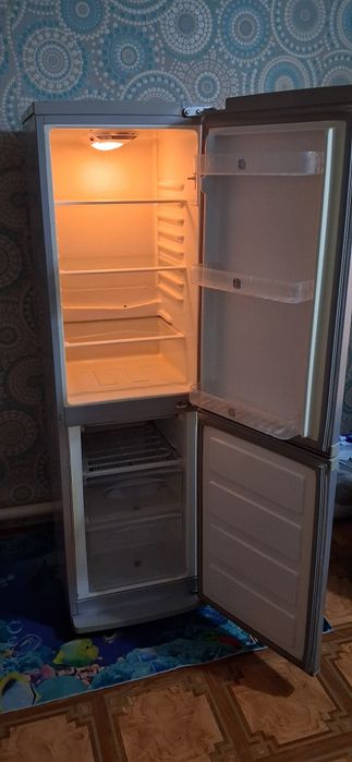 Холодильник  samsung