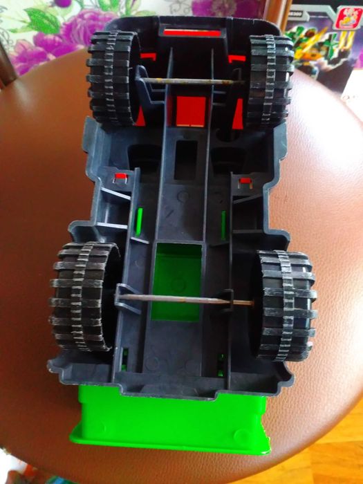 Машина самосвал.