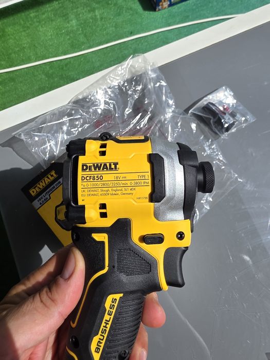 Șurubelnița filetanta impact biți Dewalt DCF-850