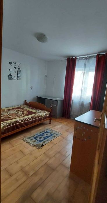 Închiriez apartament