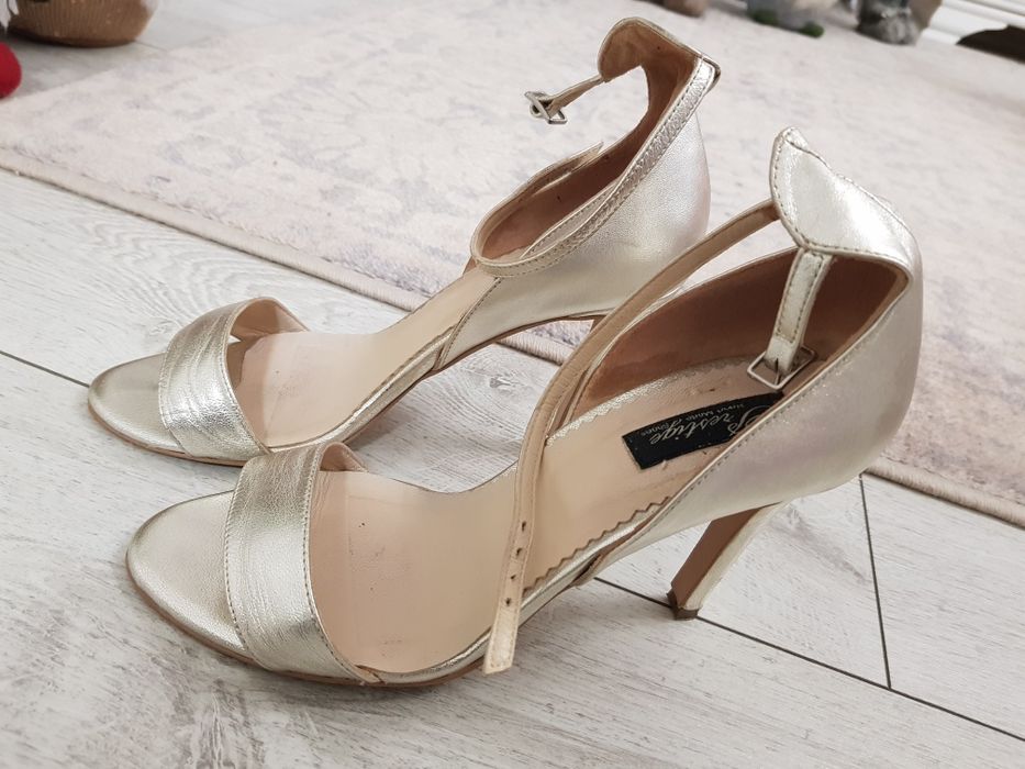 Sandale din piele naturală aurie