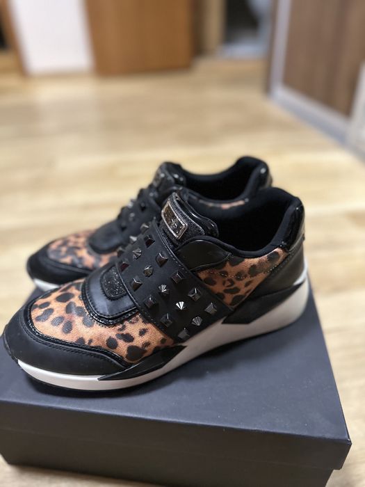 Дамски оригинални сникърси маратонки GUESS