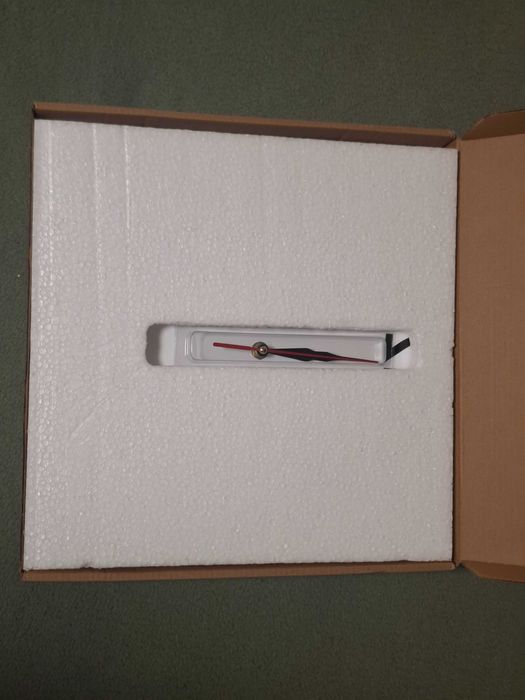 Ceas de perete alb cu cadran oglindit pentru frizerii si saloane