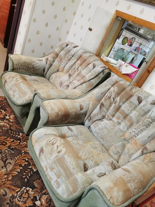 Продаётся диван и два кресла