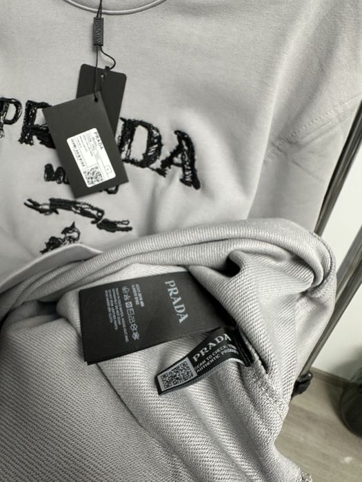 Bluza PRADA super calitate