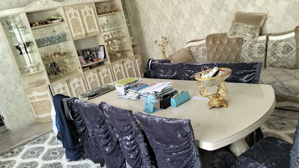 Срочно продам стол со стульями 120000