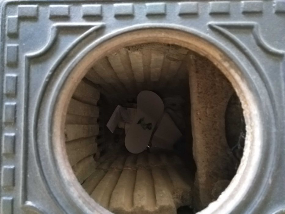 Сет от две антикварни печки за отопление на твърдо гориво