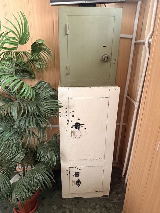 Продам сейф  два штуки