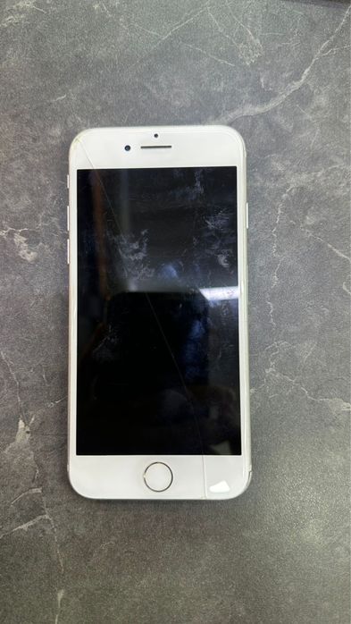 Продам Iphone 7 Silver