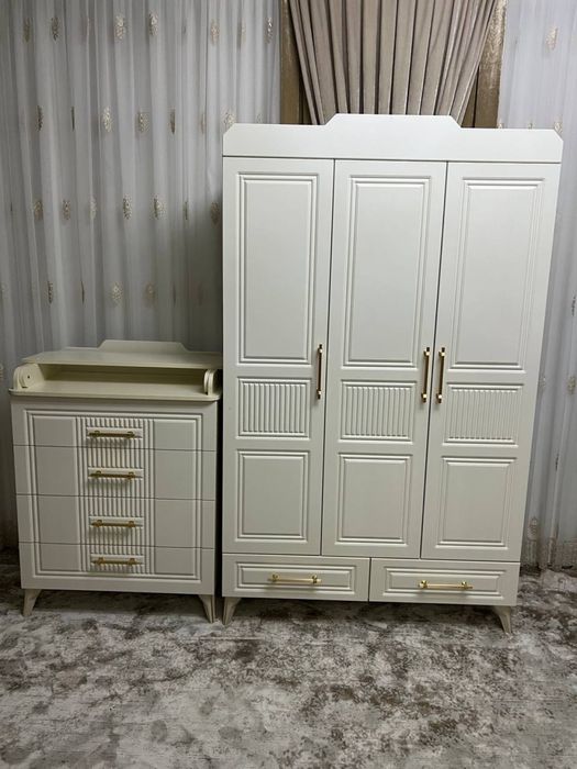Детсая кровать и шкаф и камод