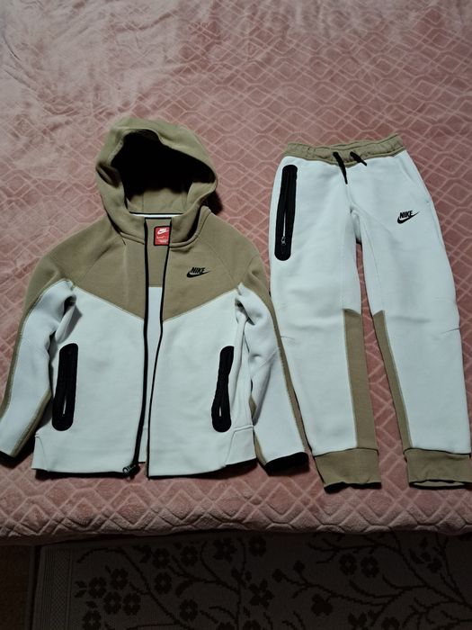 Найк тек горница и долница