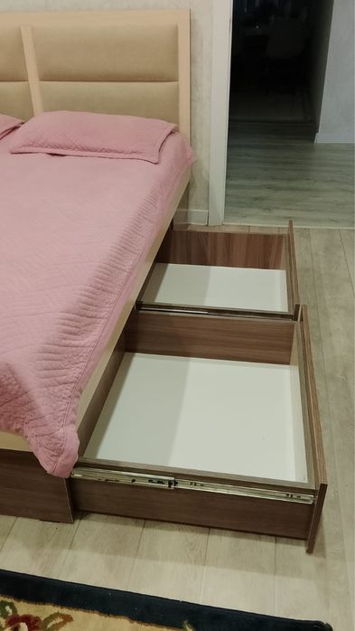 Продам двуспальную кровать