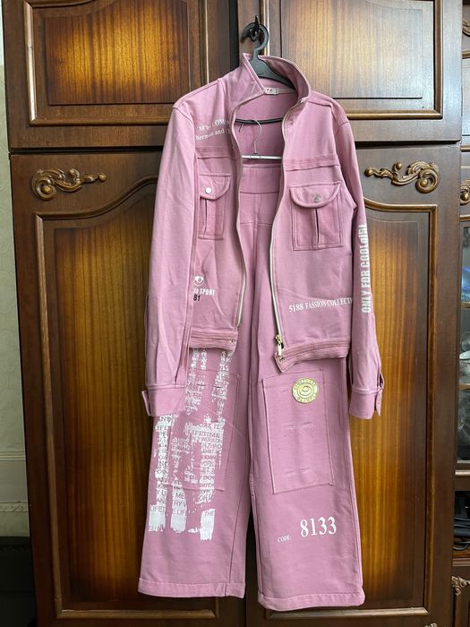 Очень срочно. Спортивный костюм для девочки