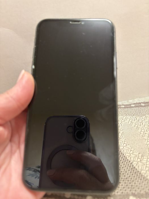 Продавам Iphone 11