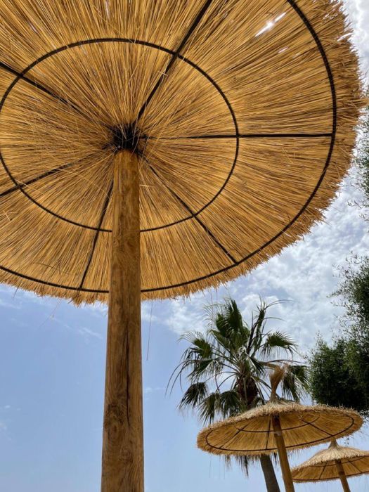 Табиий қамишдан соябонлар Пляж услубида