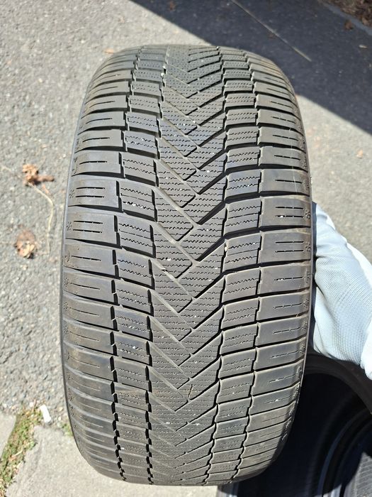 4 anvelope Iarna 225/40/18 DOT 1824 foarte buna