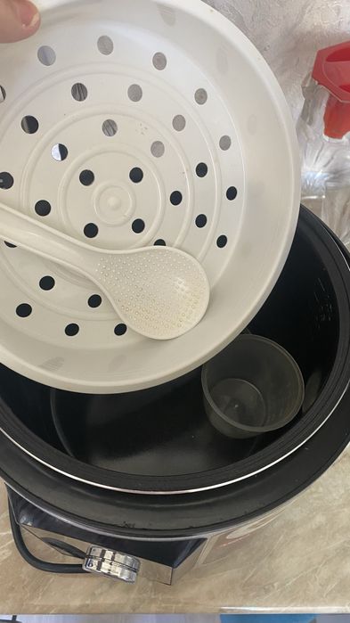 Мультиварка  Redmond почти новый