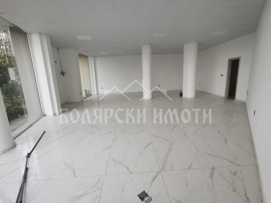 Дава се под наем Магазин в Велико Търново, Акация - 100 кв.м за 612 € - Снимка #1