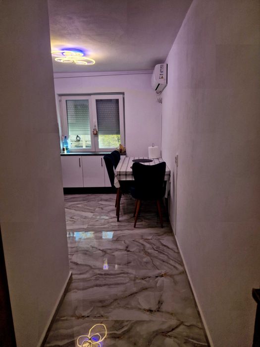 Inchiriez apartament