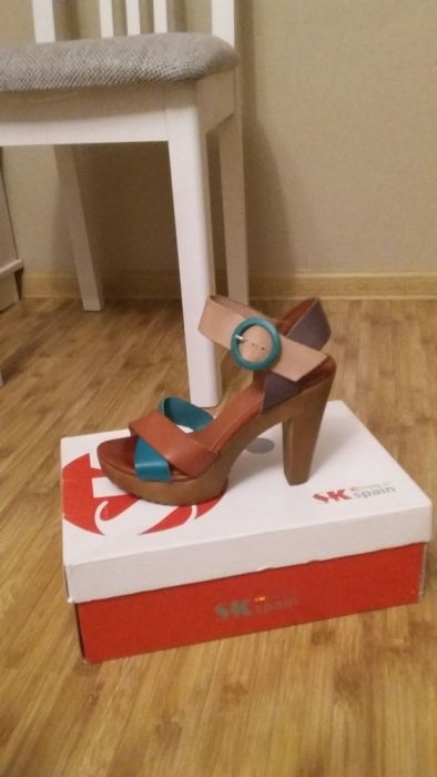 Продам босоножки